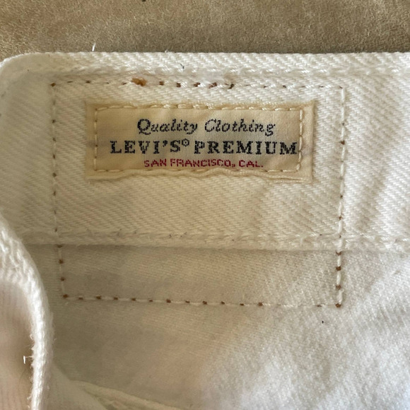 Levi’s Mom Jean Distressed White  -  Size 29 - Picture 5 of 14